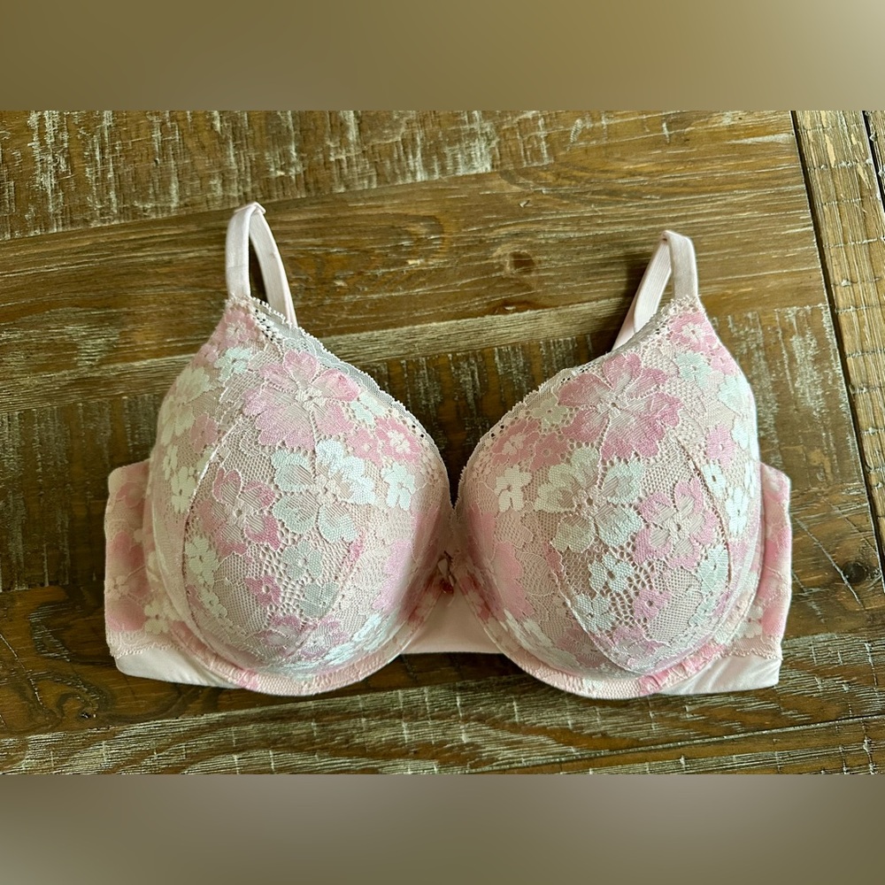 Like New Victoria’s Secret Floral Lace Bra, Size 38DD